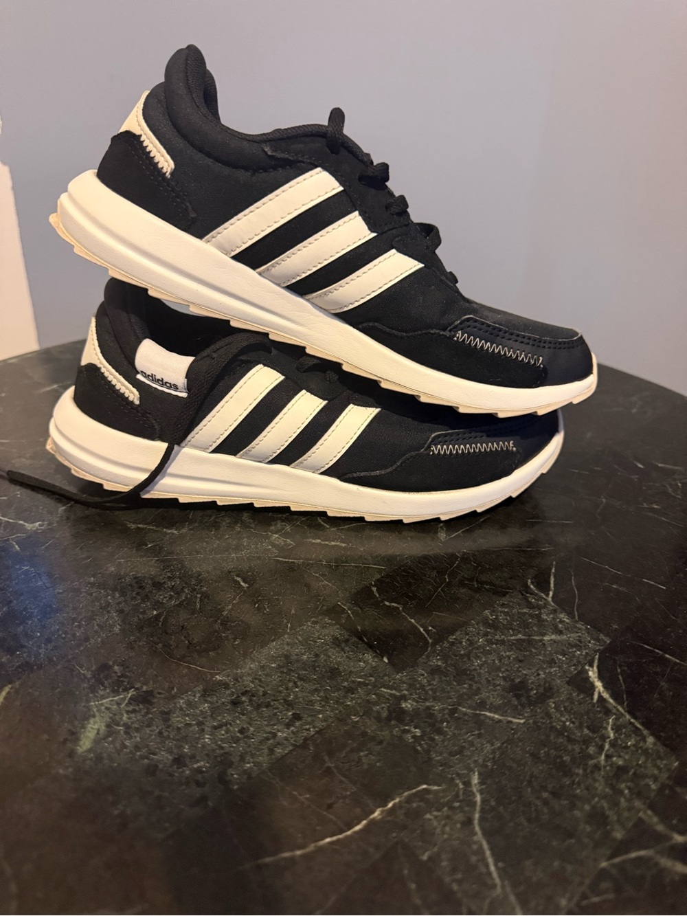 adidas Tensaur women Black/White
Low Top Lace Up Sneakers US 6